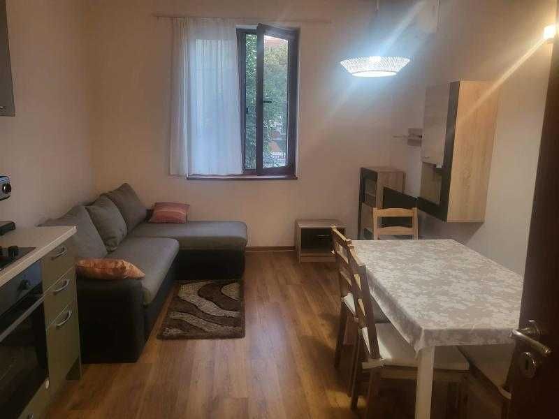Дава се под наем Двустаен апартамент в Бургас, Център - 60 кв.м за 408 € - Снимка #1