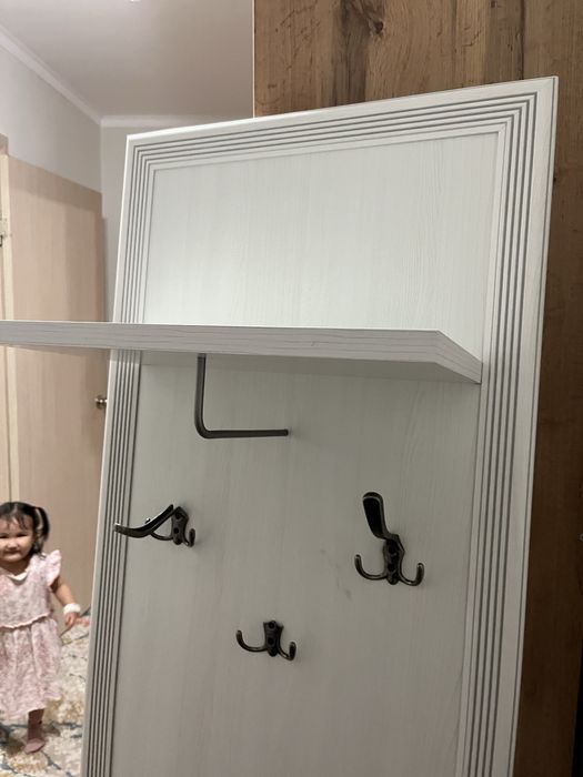 Прихожая вешалка