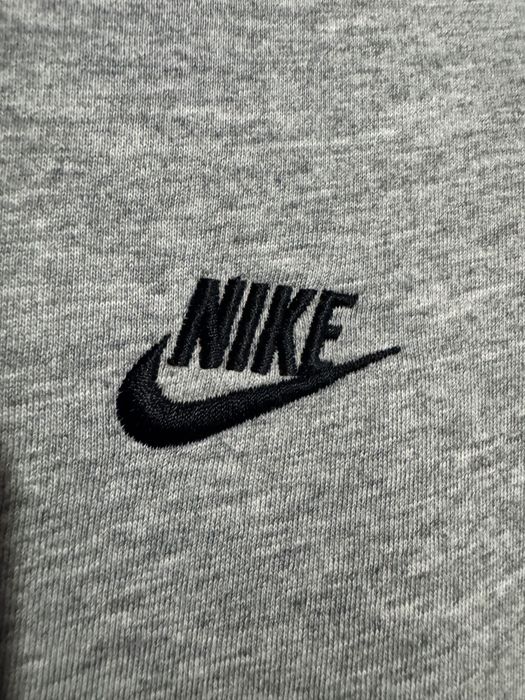 Nike Gray sportswear Tech Fleece.