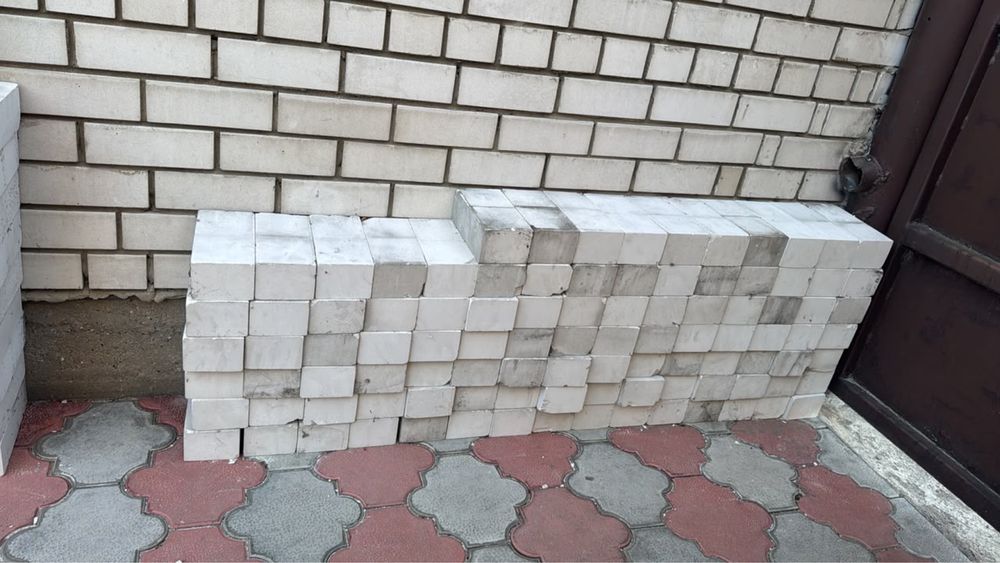 Кирпичи новые 80 тенге