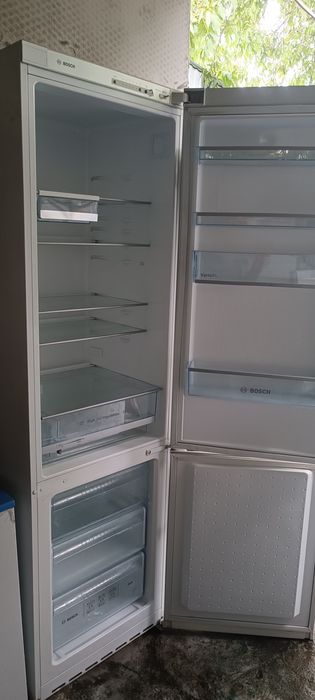 Продам холодильники Атлант и бош