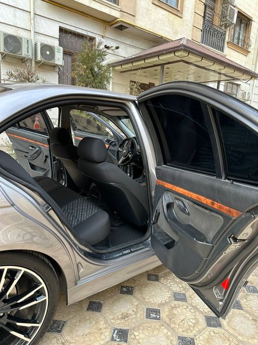 Срочно продаю бмв е 39 автомат каропка в отличном состоянии.