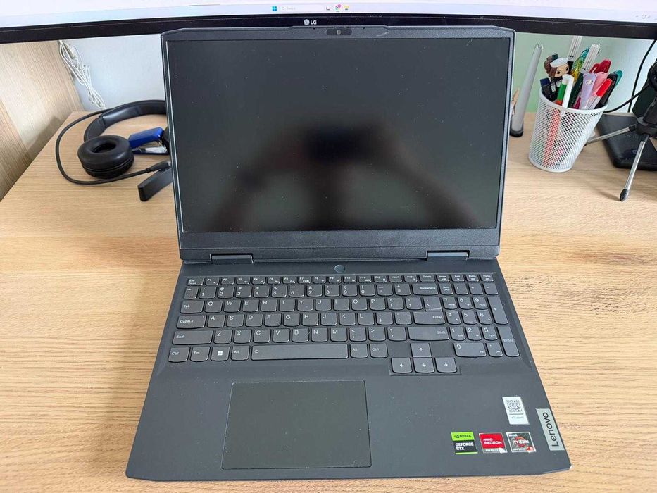 Laptop gaming Lenovo (15ARH7) AMD Ryzen™ 5 6600H 4.50 GHz, NVIDIA RTX™ 3050 4GB GDDR6, Memorie 16GB DDR5, SSD 512GB  15.6" 120Hz