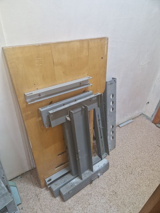 Стол от промышленной швейной машинки