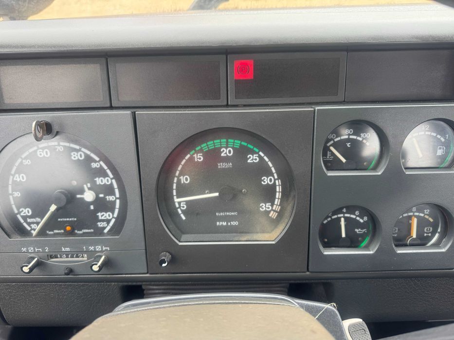 Basculanta Iveco 13T cu macara