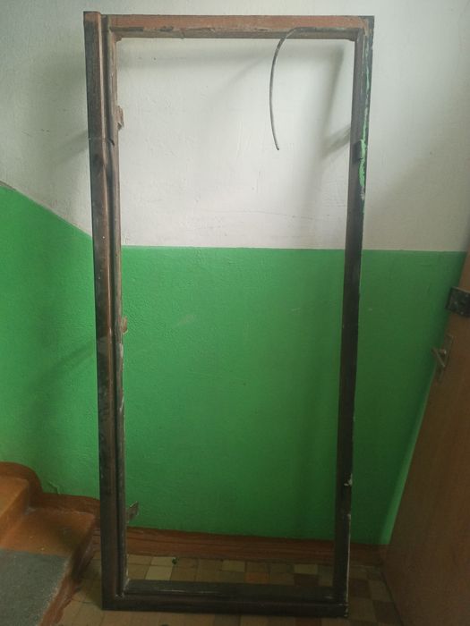 Продается металлическая дверь