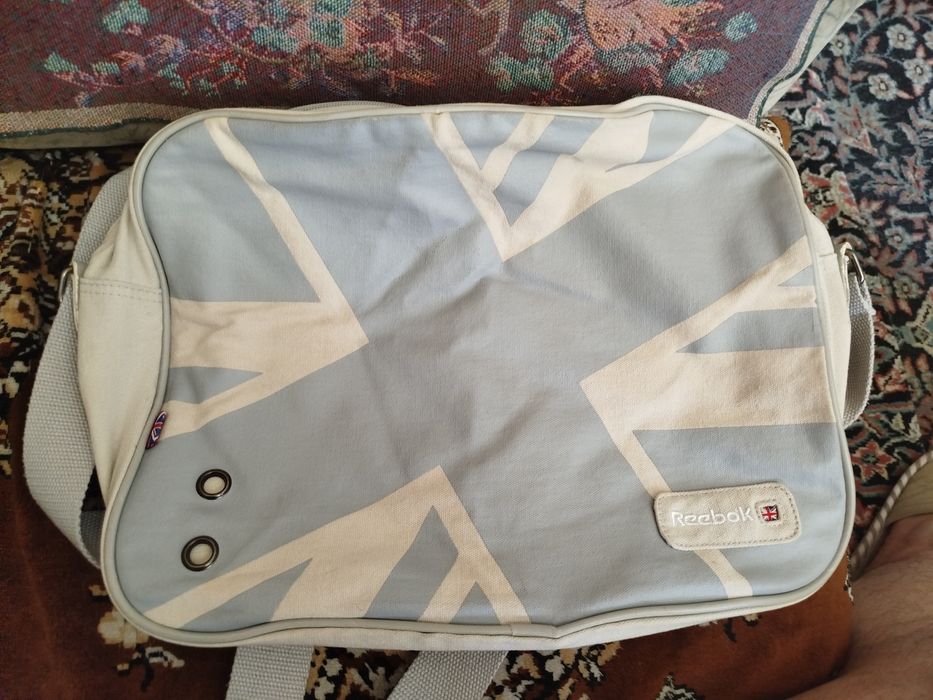 Продам спортивную сумку reebok
