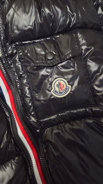 Geaca m.o.n.c.l.e.r  montbeliard