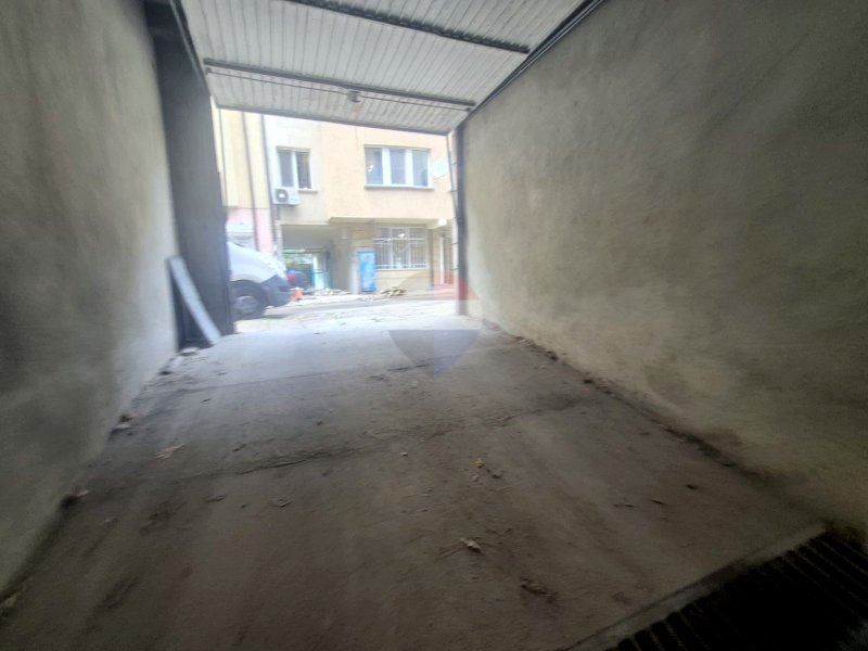 Дава се под наем Гараж / Паркомясто в Варна, Зимно кино Тракия - 13 кв.м за 150 € - Снимка #4