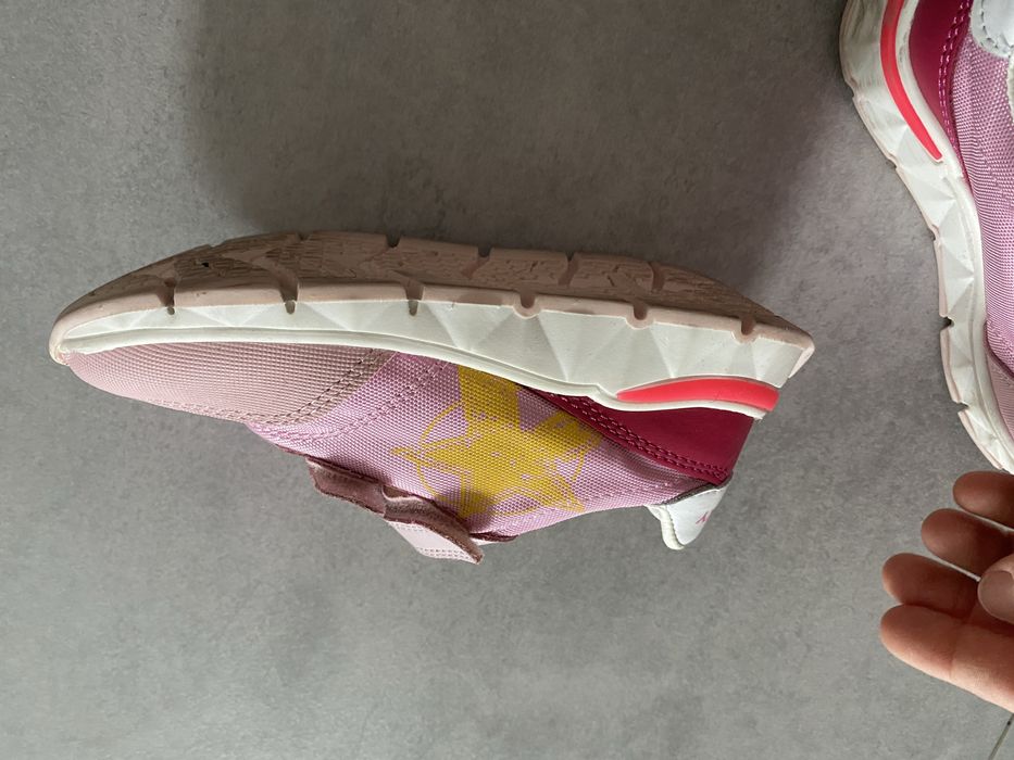 Продам кроссовки Pablovsky для девочки,испанский бренд.28 размер