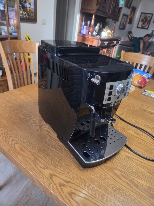 Кафеавтомат DELONGHI MAGNIFICA compact