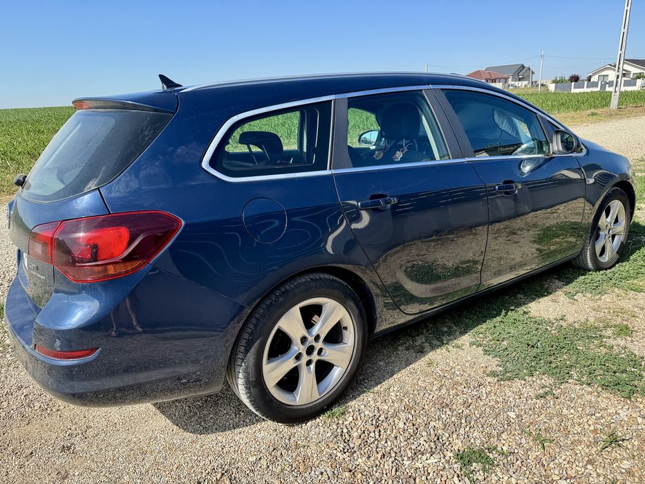 Opel Astra J Sports Tourer 1.7 CDTI 110 CP | 2012