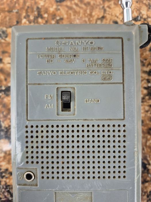 Vând Radio portabil marca Sanyo model RP-5065-functional