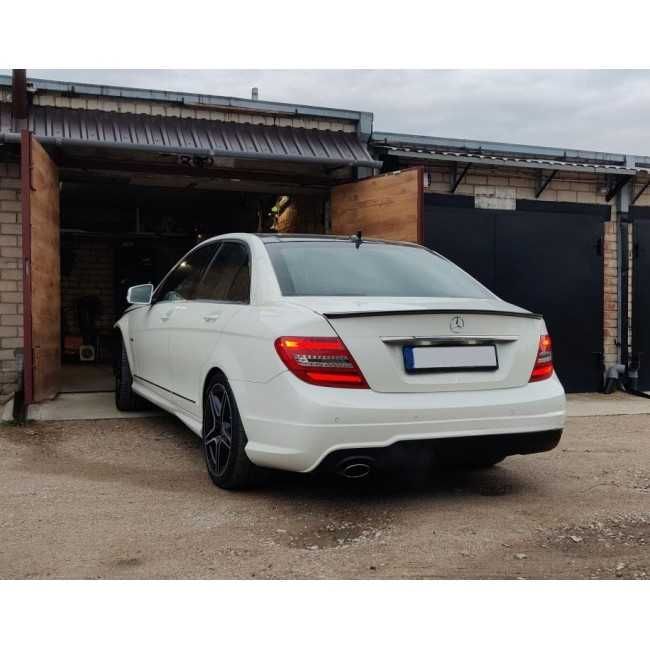 Eleron Lip Codita Portbagaj Mercedes Benz C-Class W204, Negru Lucios