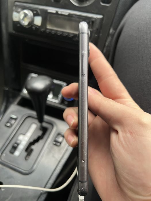 iPhone 11 в хорошем состоянии