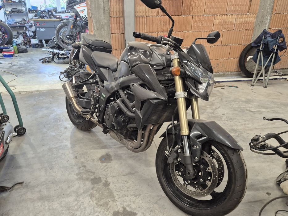 Suzuki gsr 750 на части
