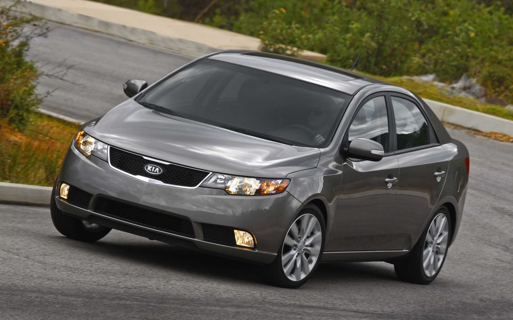 Бампер передний KIA CERATO / FORTE 08-12 в сборе с решеткой