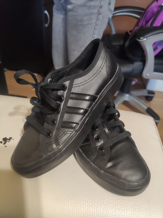 Adidasi Nike Asics si Adidas