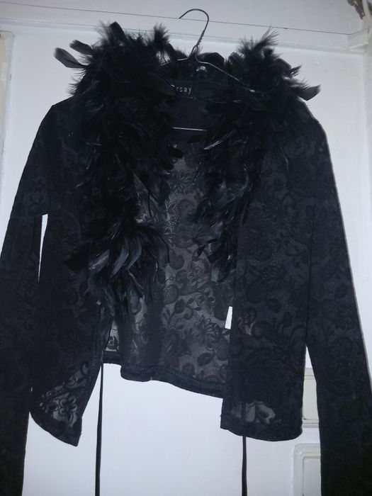 Bluza ocazie neagra cu pene naturale materialul dantelat noua măsură M