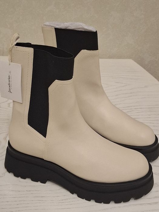 Продам демисезонные ботинки бренда Stradivarius. Размер не подошёл.