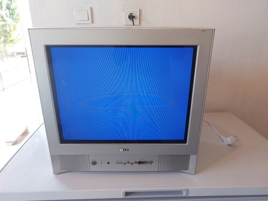 Продам телевизор LG RT-21FB30M.