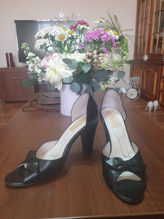 Pantofi tip sanda, piele, masura 35, 45 ron