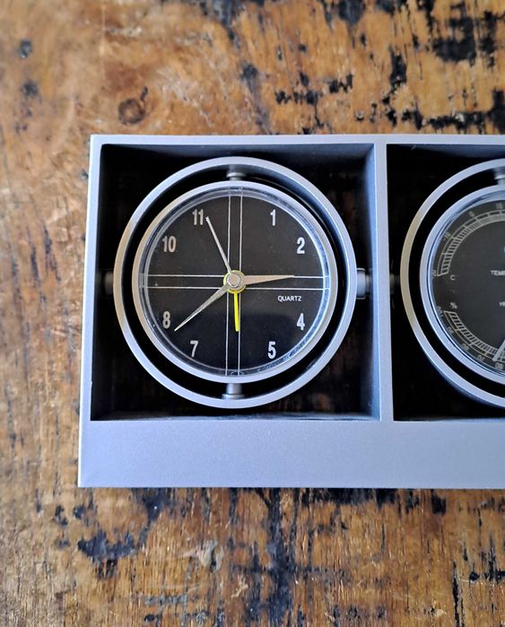 часовник, термометър, хидрометър за бюро