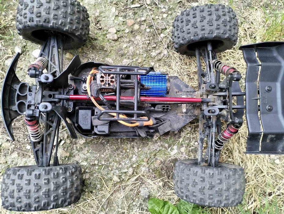 СПЕШНО! Arrma Kraton 6S V5 BLX – Много запазен, с безчетков Savox и сериозен тунинг