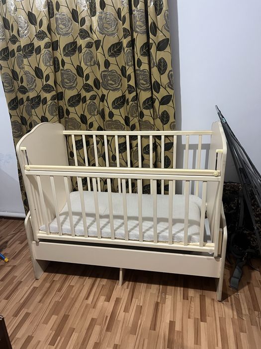 Продам детскую кроватку