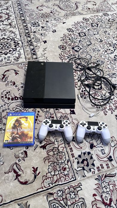 Продам  приставку ps4 fat