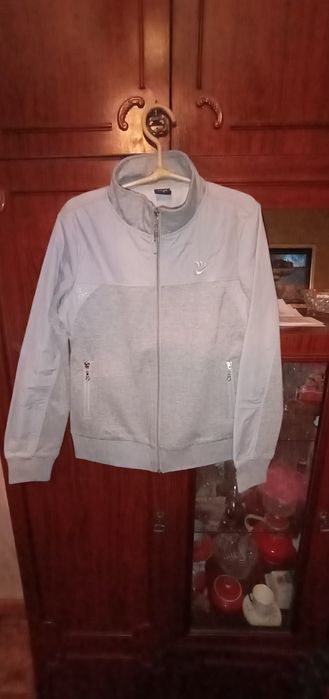 Продаются новые женские спортивные куртки размер М