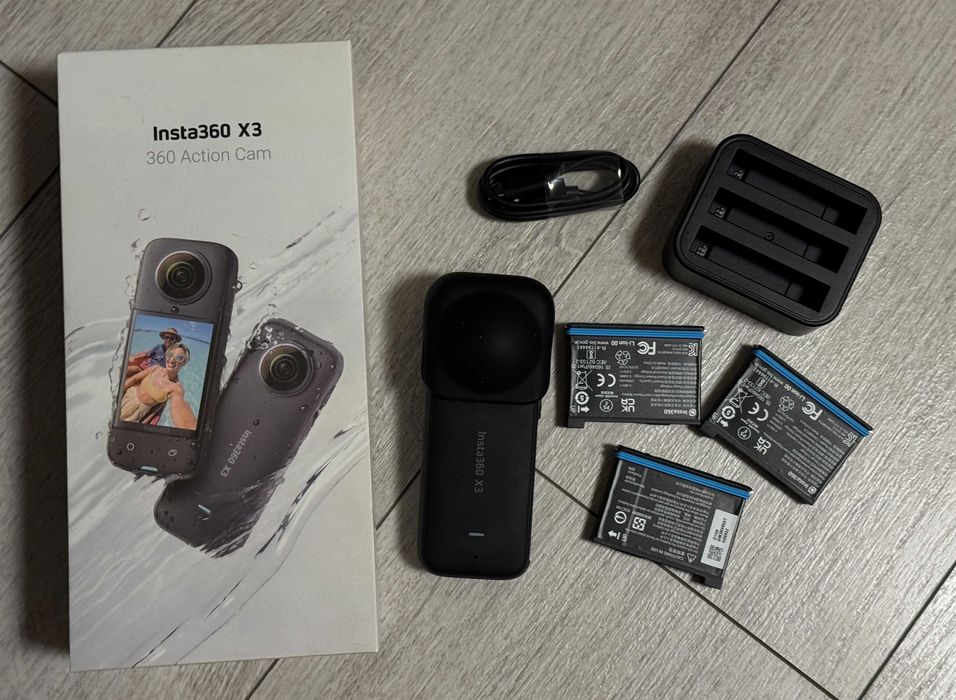 Camera Insta360 X3 cu MULTE accesorii originale