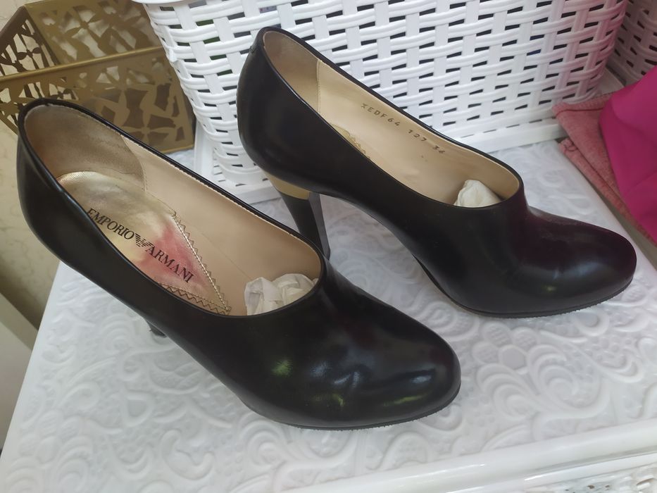 Брендовые обуви в хорошим состоянии.