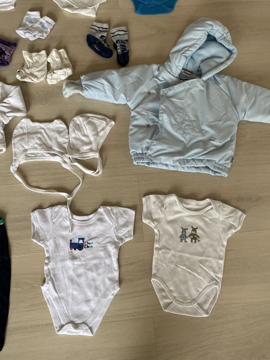 Vand lot haine baieti(1-2 luni) superbe.