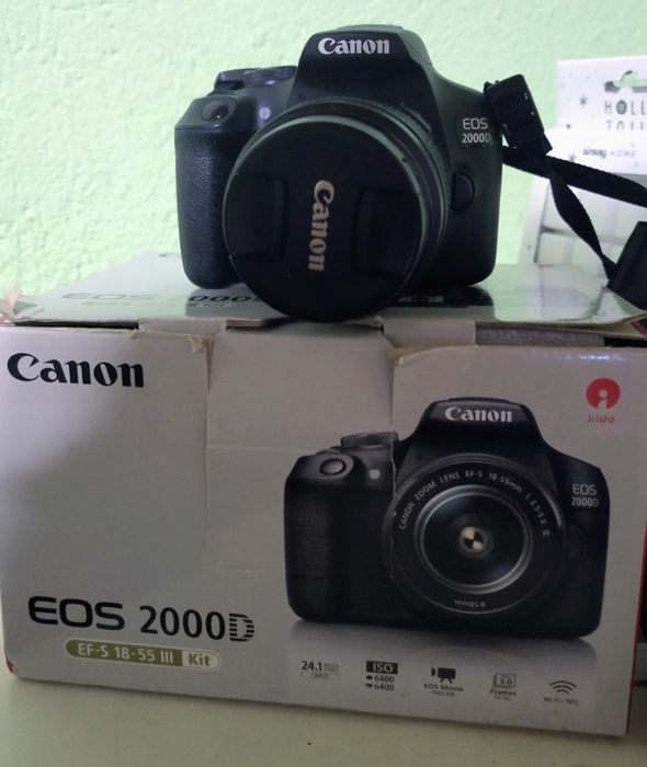 Фотоапарат Canon 2000D