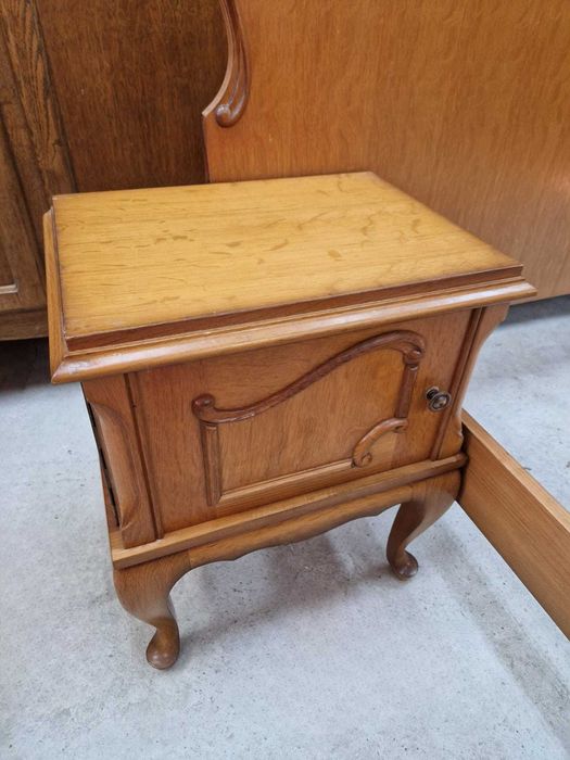 Спалня с два броя нощни шкафчета