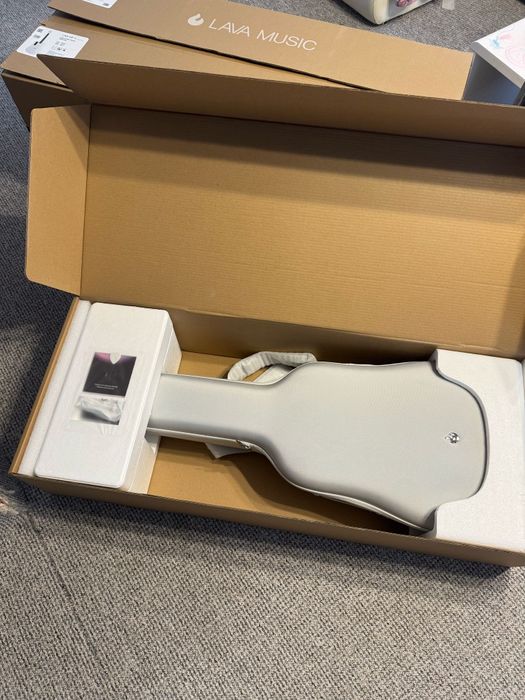 Chitara Lava Music Lava ME 4 Carbon 38" Space Grey/White/Purple Sigila