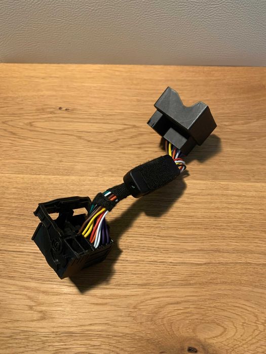 Adaptor comenzi volan cu 8 butoane Volkswagen pentru Radio RCD330