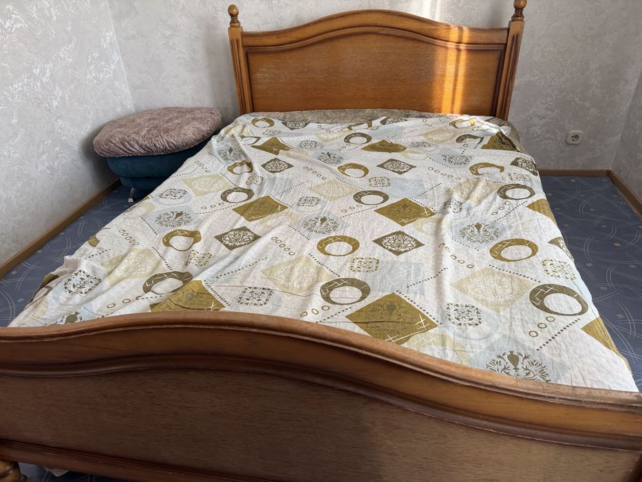 Продам деревянную кровать