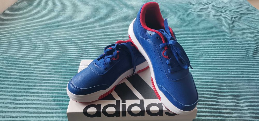 Adidas Нови маратонки оригинал UK 4 1/2.