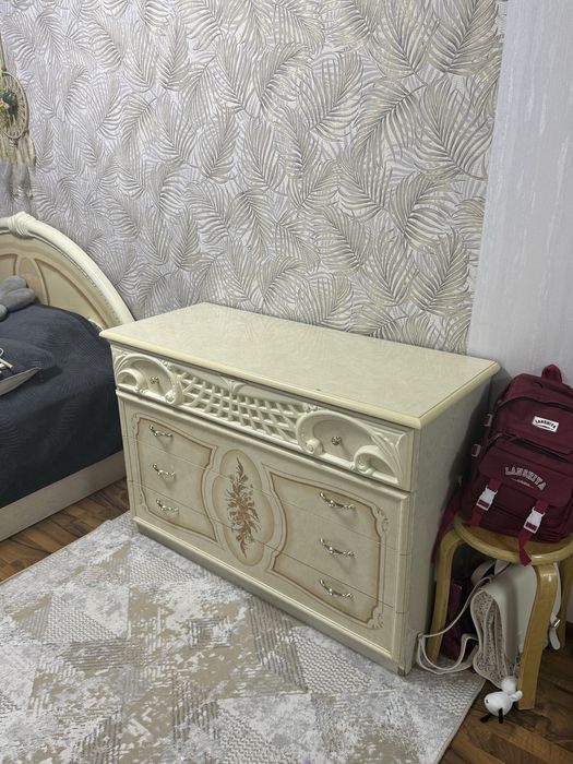Продам комод есть еще зеркало