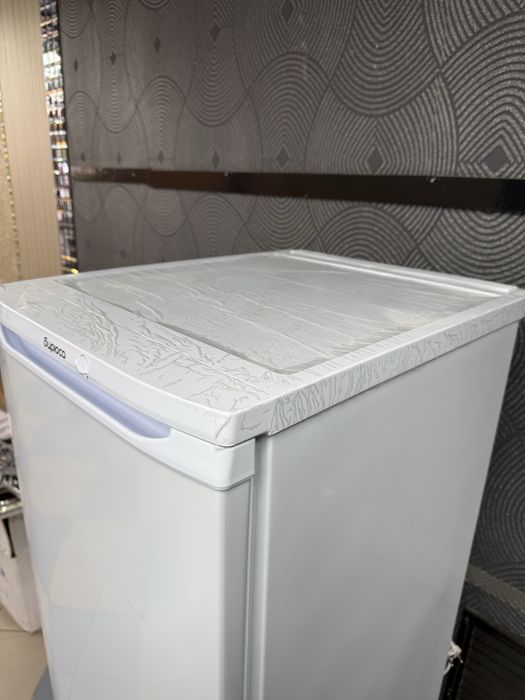 Продам холодильник (почти новый)