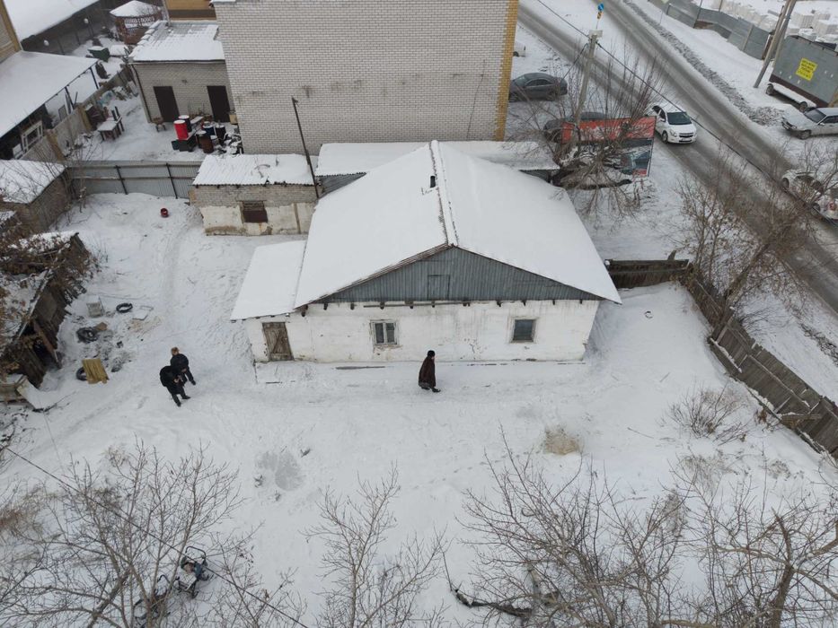 Продается дом , вдоль трассы.