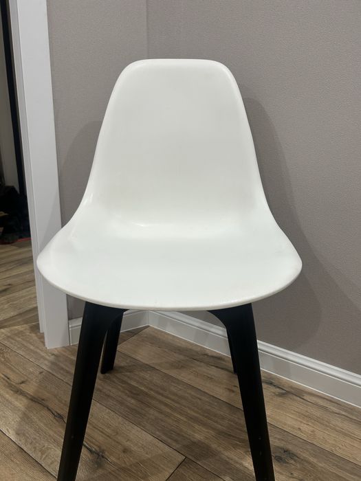 Продам пластиковые стулья