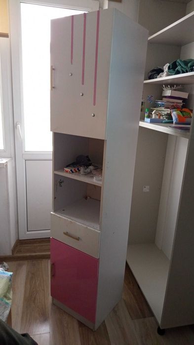 Отдам мебель стол и пенал