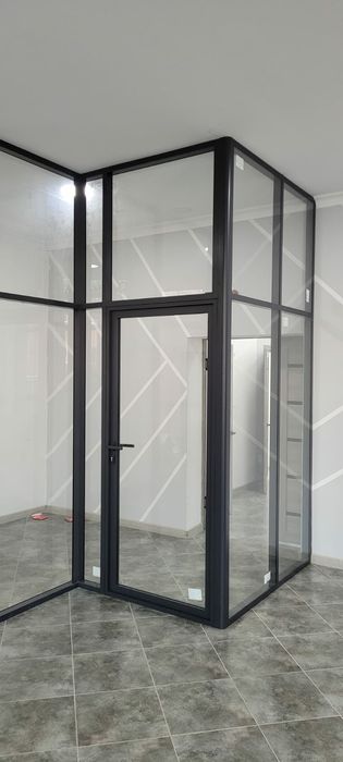 Алюминиевые двери и витражи