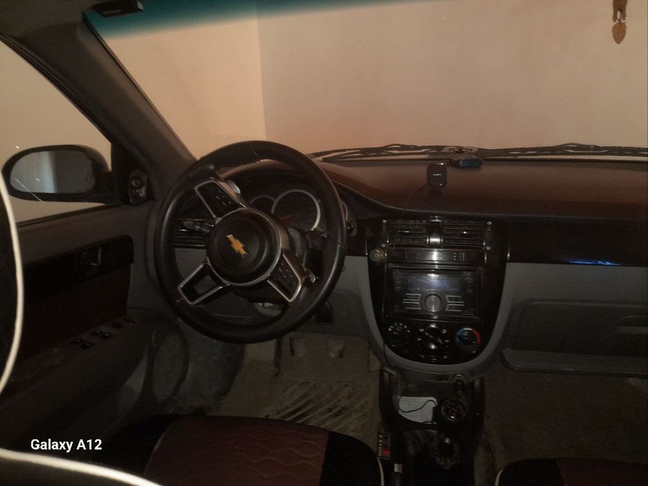 Chevrolet Lacetti 1.8 sotiladi