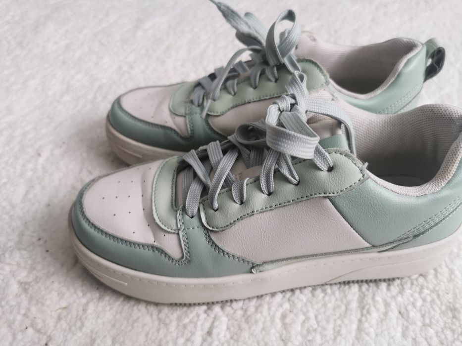 Adidași pull & bear