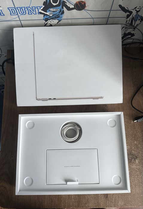 Продам Macbook M2 2022