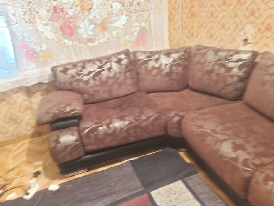 Продам 2 дивина и 1 кресло